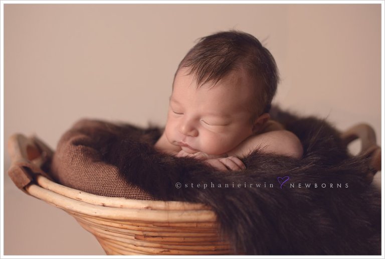 newborn photography Markham bowl pose