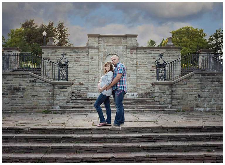 image of sweet couple's Alexander Muir Memorial Gardens maternity session with Stephanie Irwin Photography