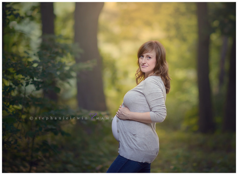 stunning mama-to-be in the forest of Alexander Muir Memorial Gardens captured by outdoor Toronto maternity photographer Stephanie Irwin
